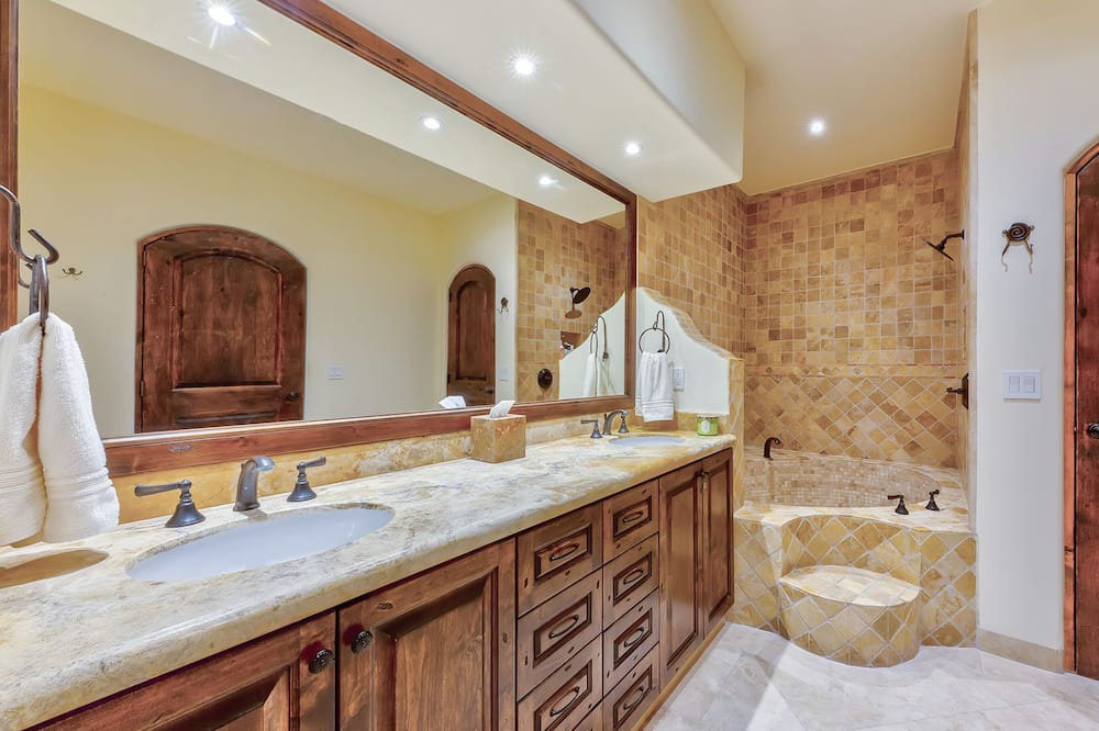 Photo of Bathroom in Buzzards