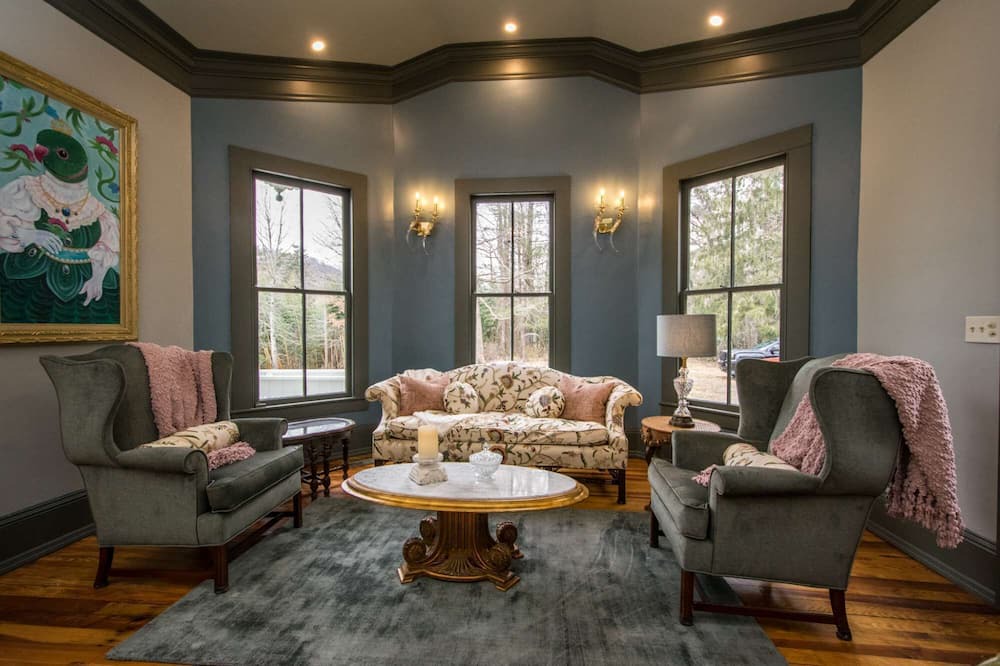 Photo of Bedroom in Laurel Park