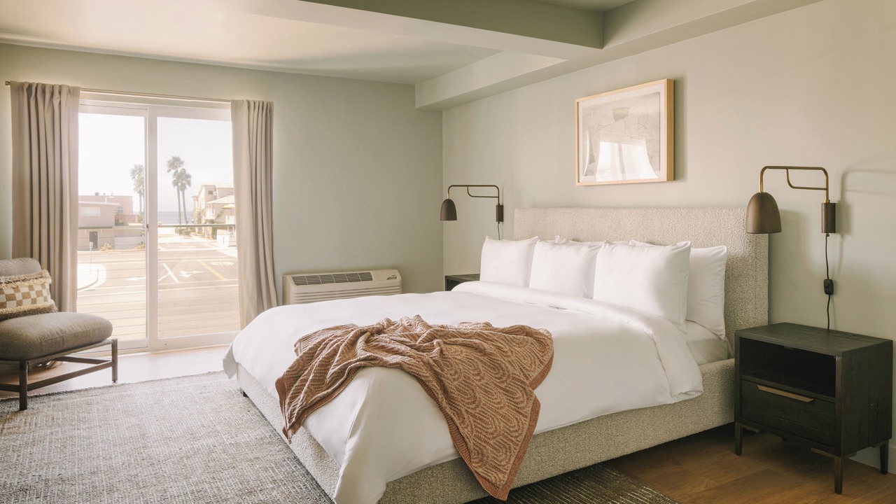 Photo of Bedroom in Newport Shores