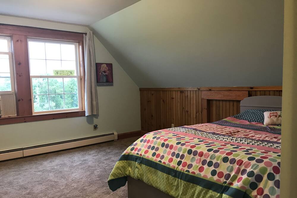 Photo of Bedroom in Weeks Mills
