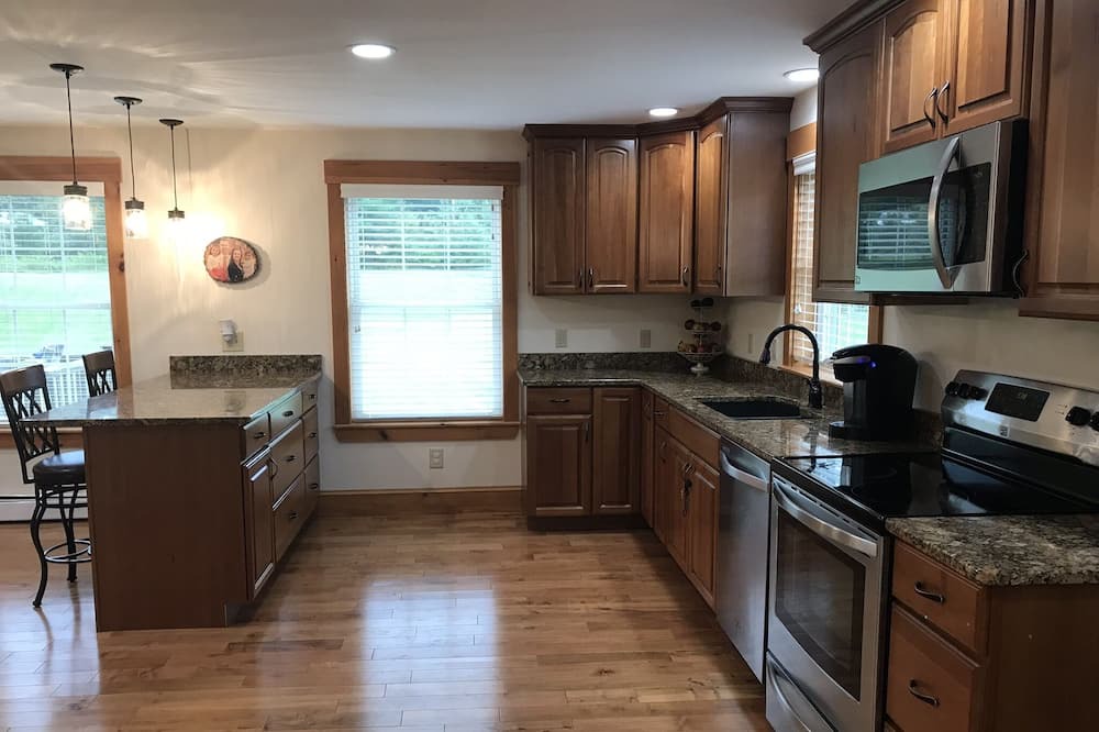 Photo of Kitchen in Weeks Mills