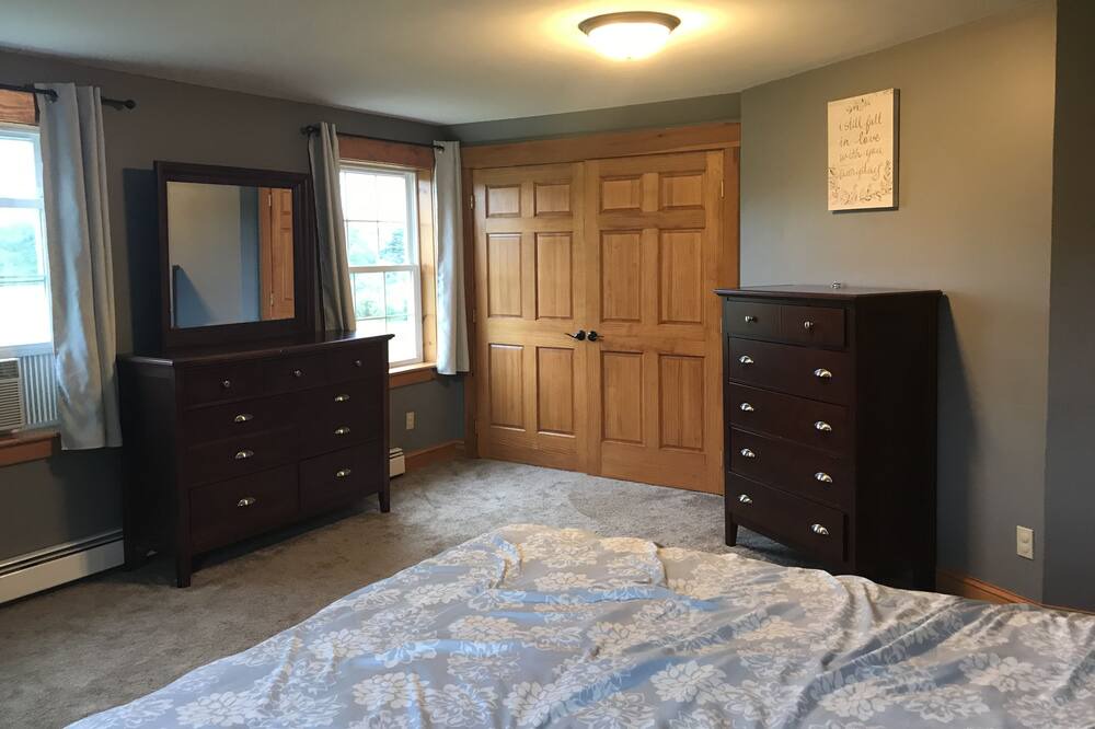 Photo of Bedroom in Weeks Mills