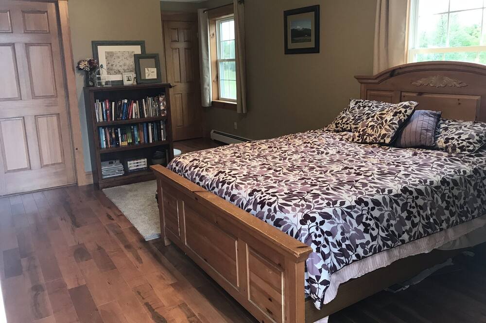 Photo of Bedroom in Weeks Mills