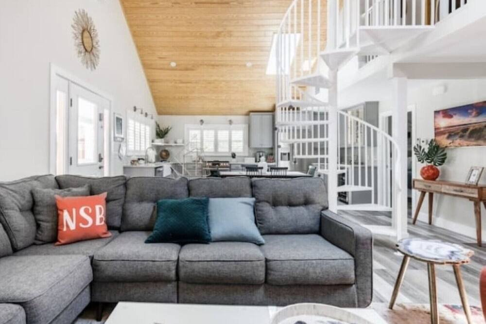 Photo of Livingroom in Historic District