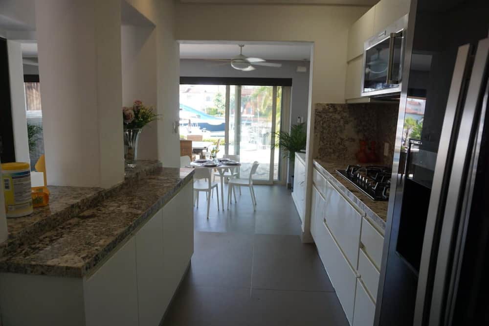 Photo of Kitchen in Isla Iguana