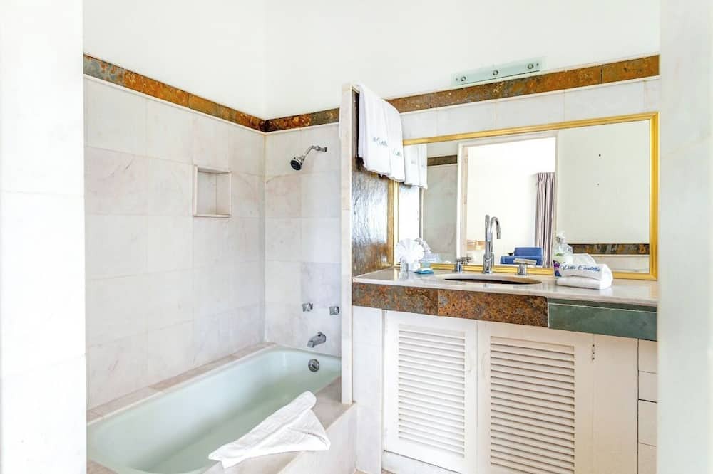 Photo of Bathroom in Conchas Chinas