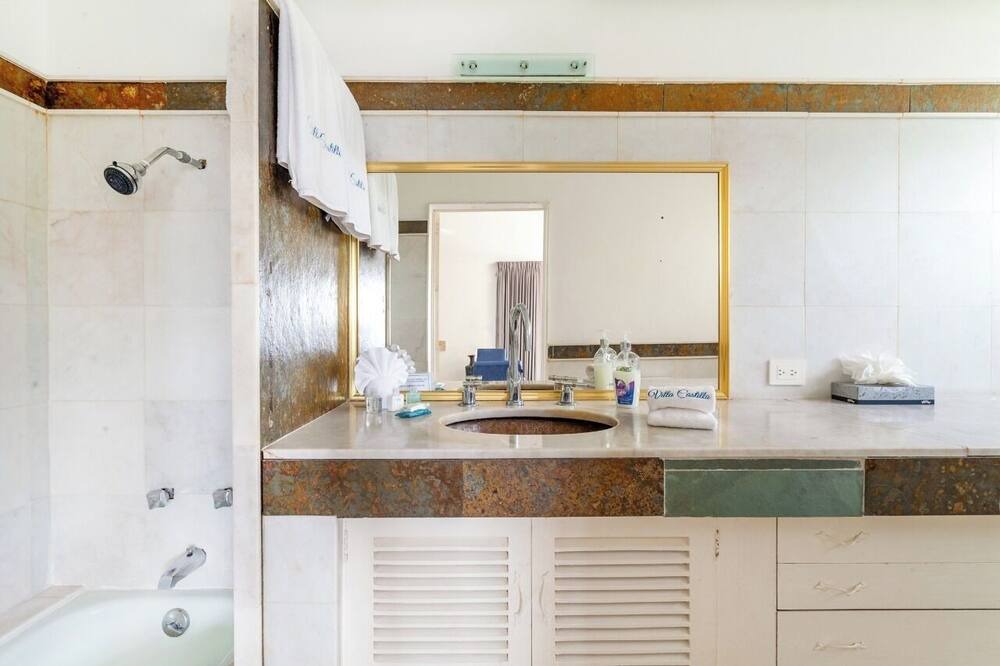 Photo of Bathroom in Conchas Chinas