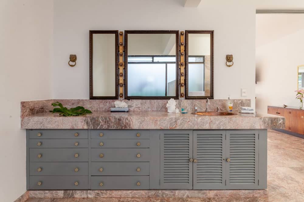 Photo of Bathroom in Conchas Chinas