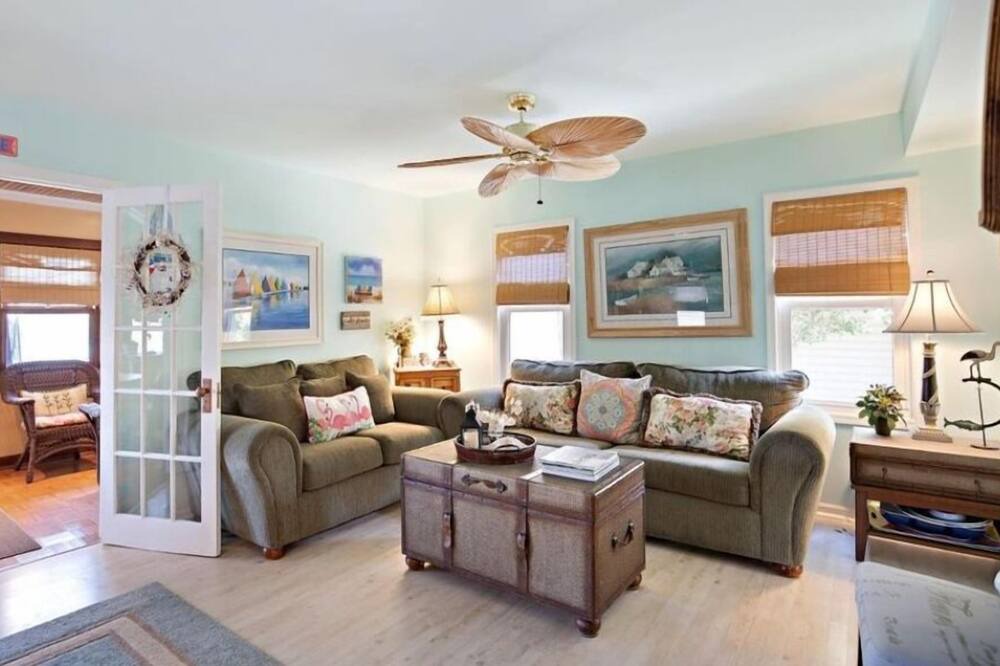 Photo of Livingroom in Cedar Lake