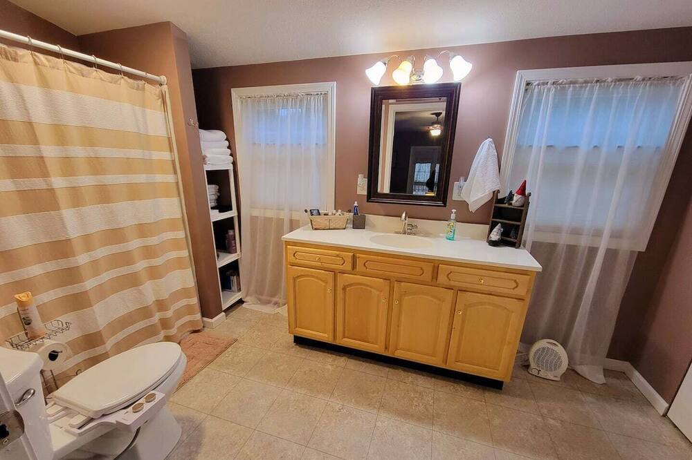 Photo of Bathroom in Battletown