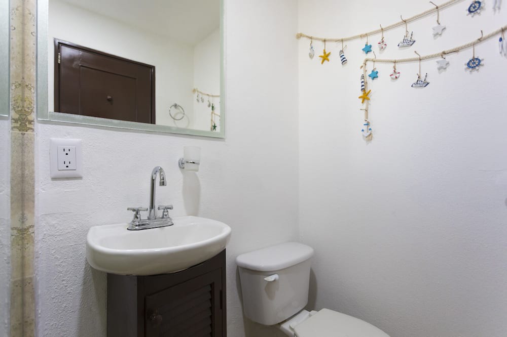 Photo of Bathroom in Flamingos