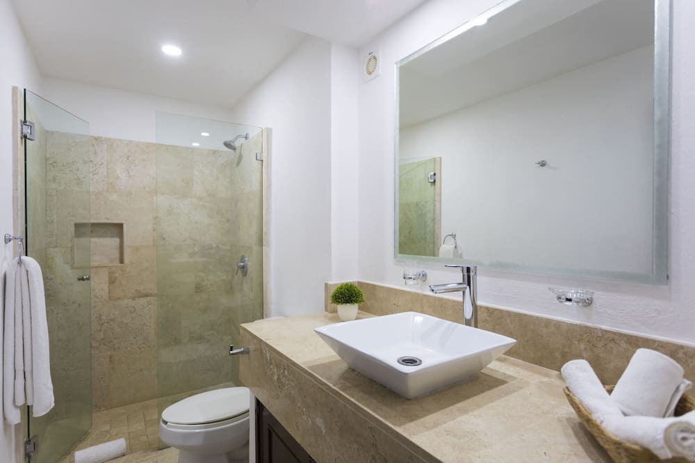 Photo of Bathroom in Flamingos