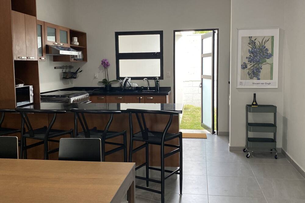 Photo of Livingroom in Anton Lizardo
