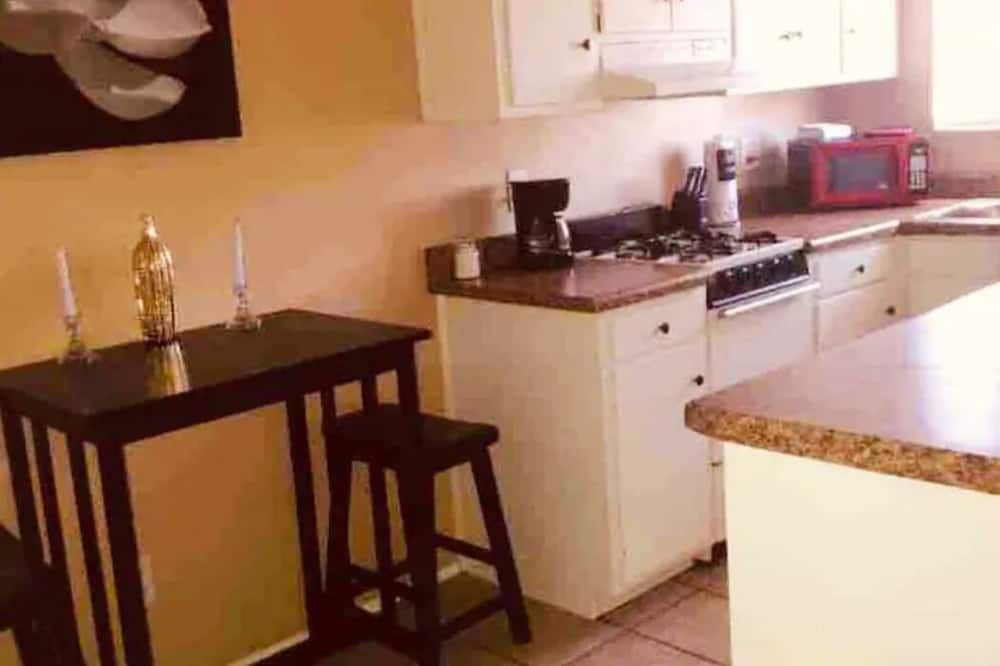 Photo of Kitchen in Midtown