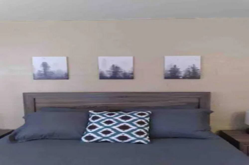 Photo of Bedroom in Midtown