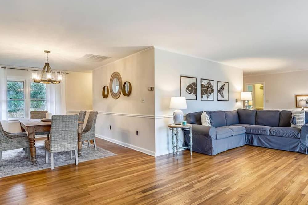 Photo of Livingroom in Royal Oak