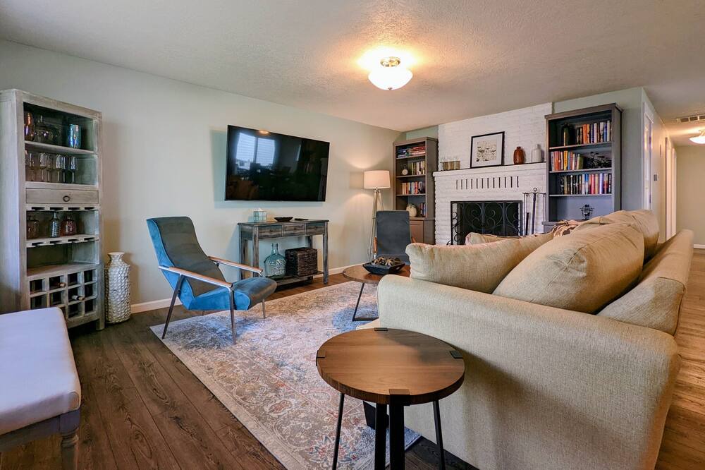 Photo of Livingroom in McMinnville