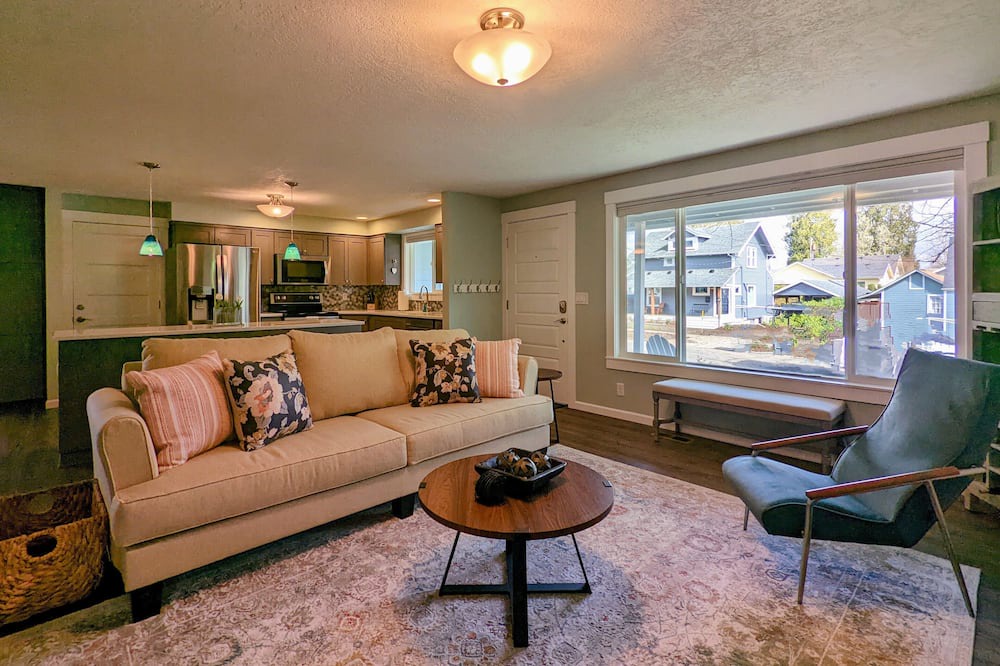 Photo of Livingroom in McMinnville