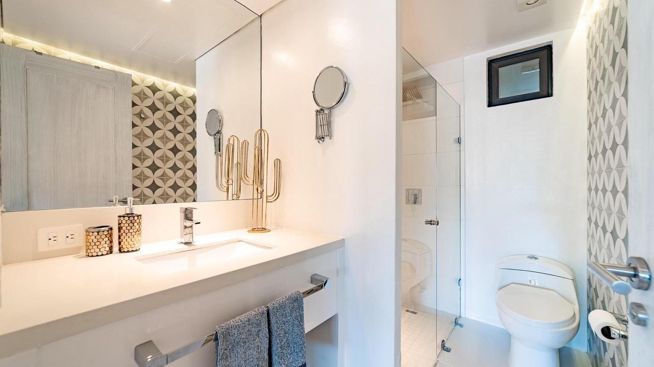Photo of Bathroom in R
