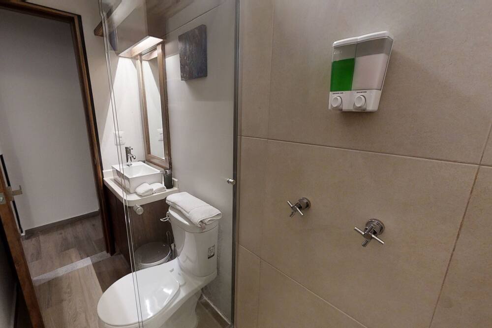 Photo of Bathroom in Reforma