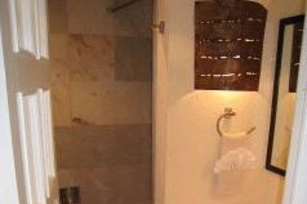 Photo of Bathroom in Isla Iguana