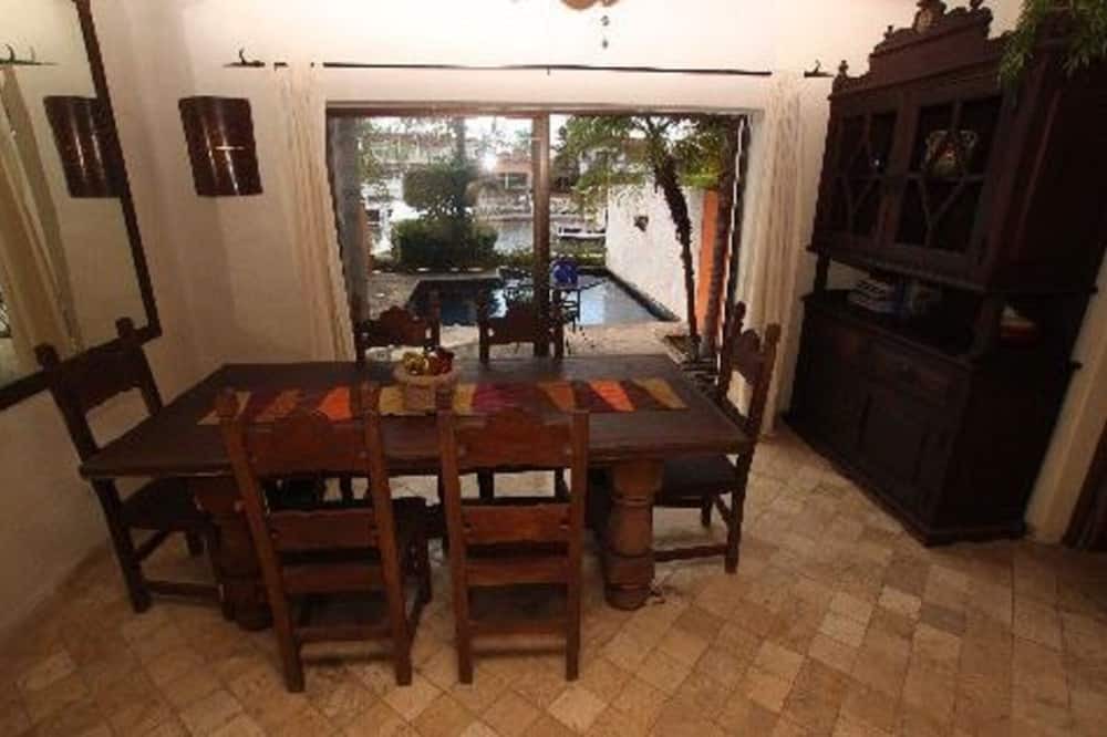 Photo of Kitchen in Isla Iguana