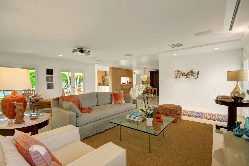 Photo of Livingroom in Deep Well Ranch