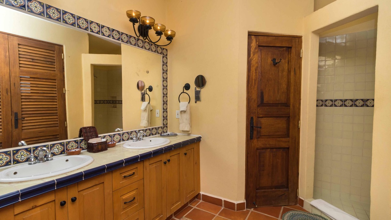 Photo of Bathroom in Nopolo
