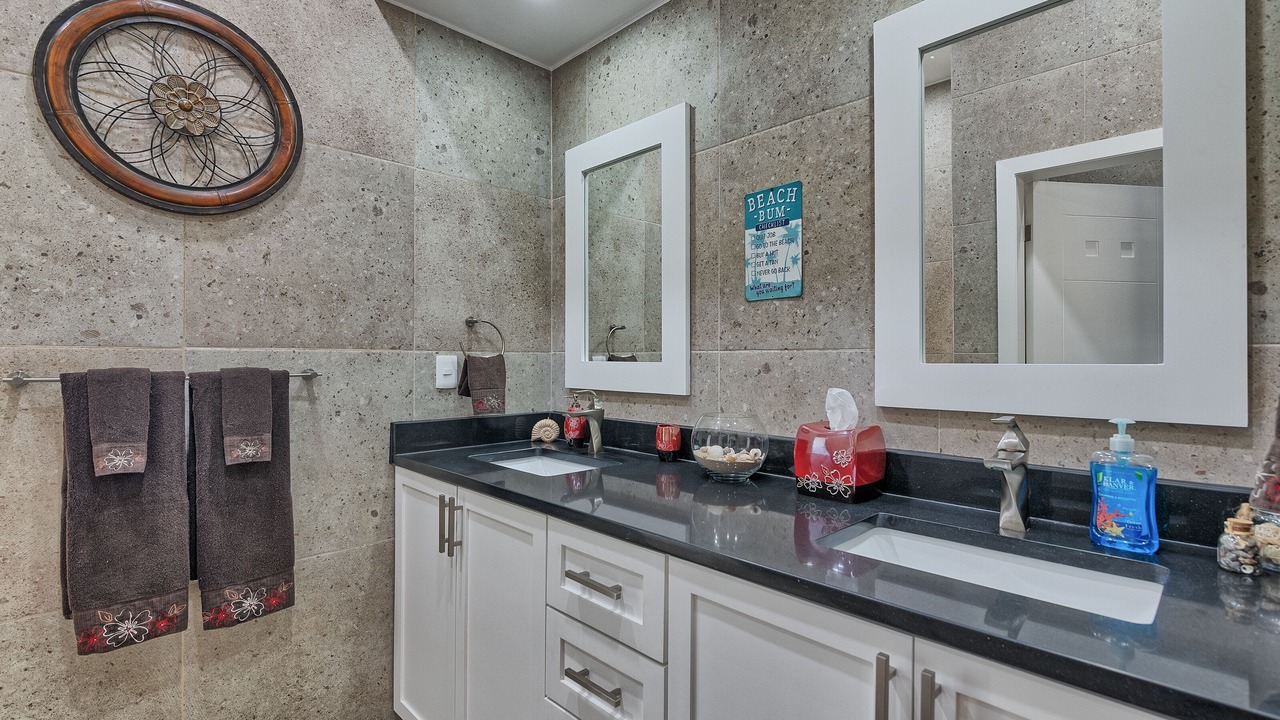 Photo of Kitchen in Laguna Shores