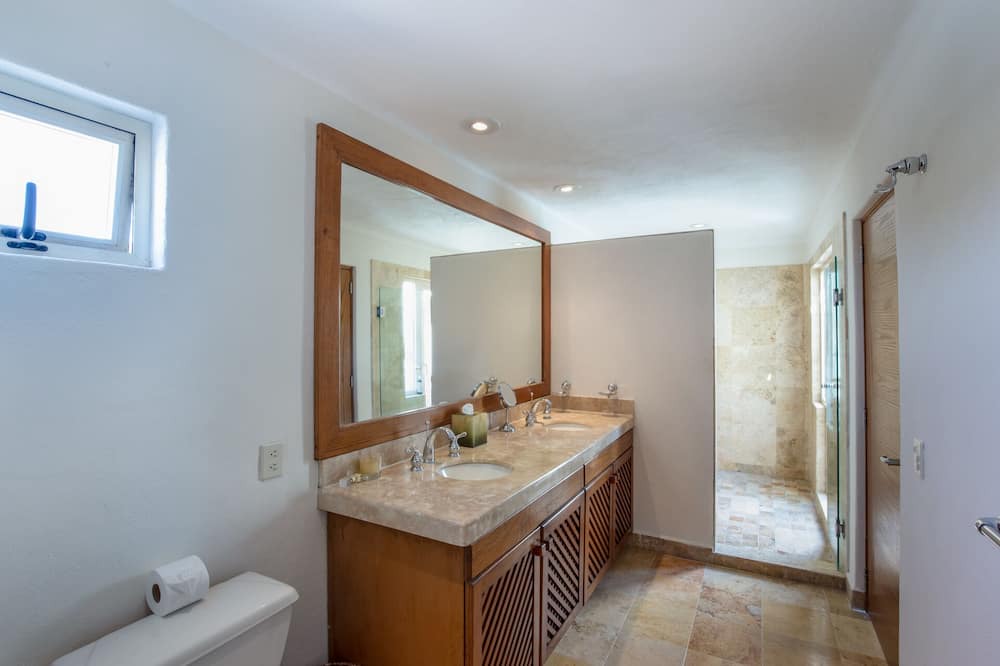 Photo of Bathroom in Emiliano Zapata