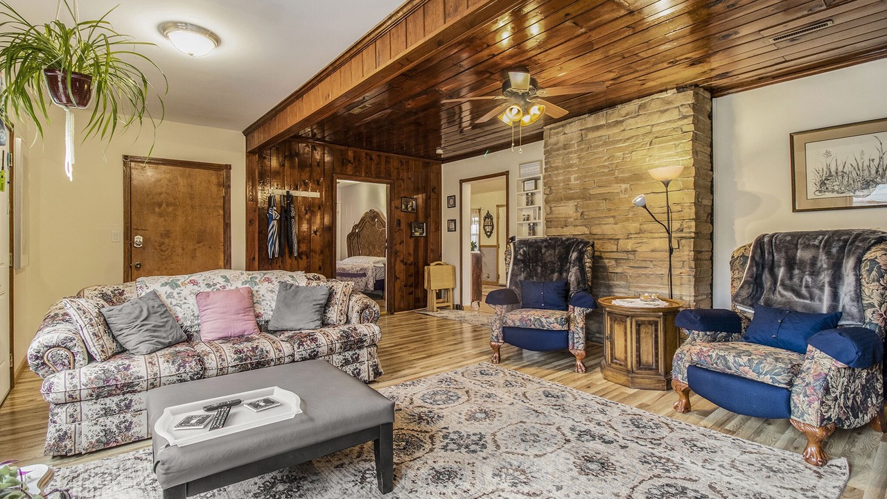 Photo of Livingroom in Wooded Estates