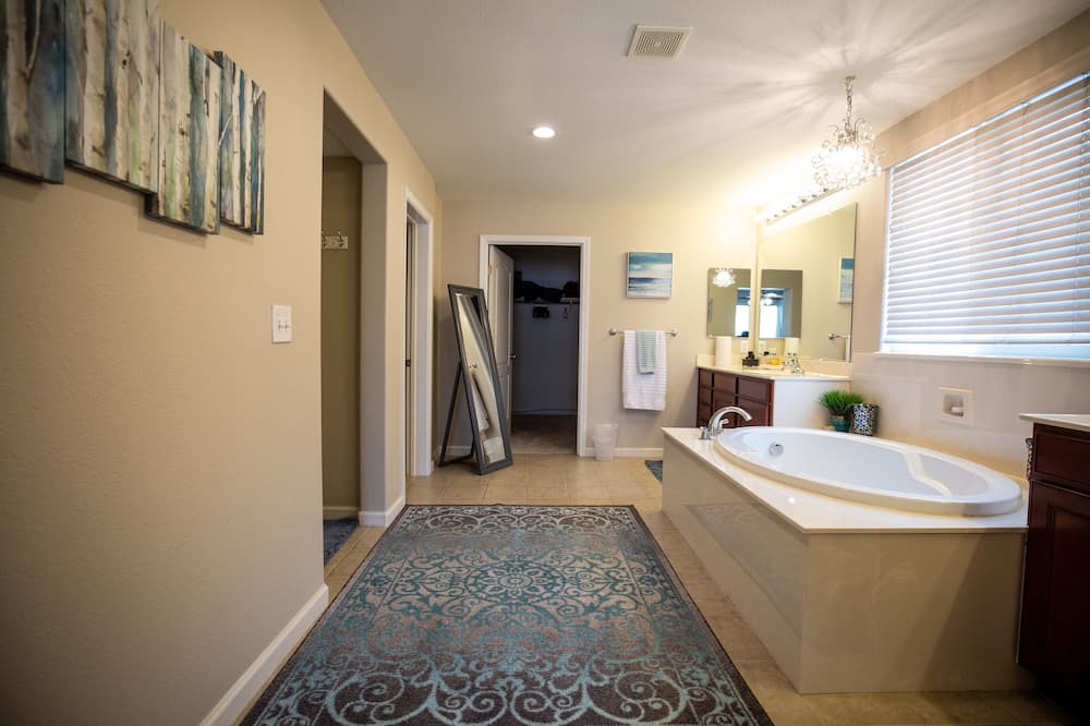 Photo of Bathroom in North Natomas