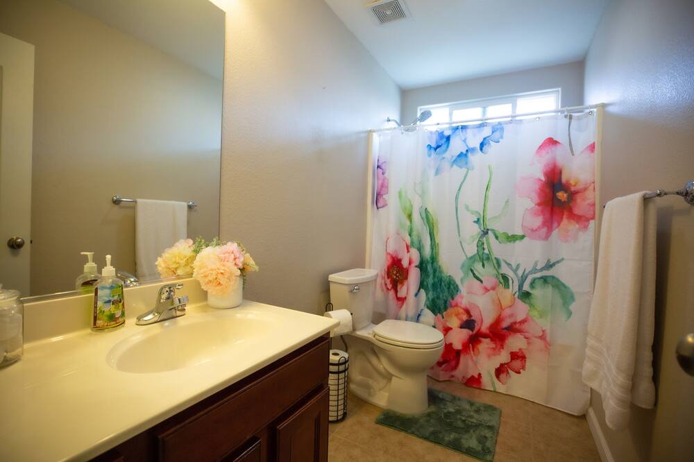 Photo of Bathroom in North Natomas