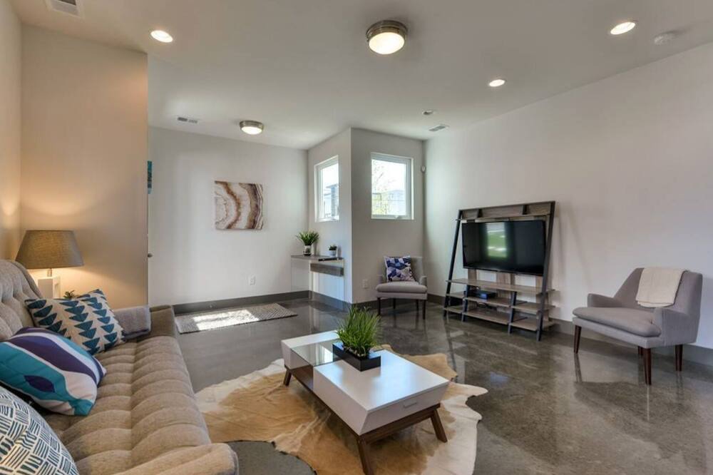 Photo of Livingroom in Rutledge Hill