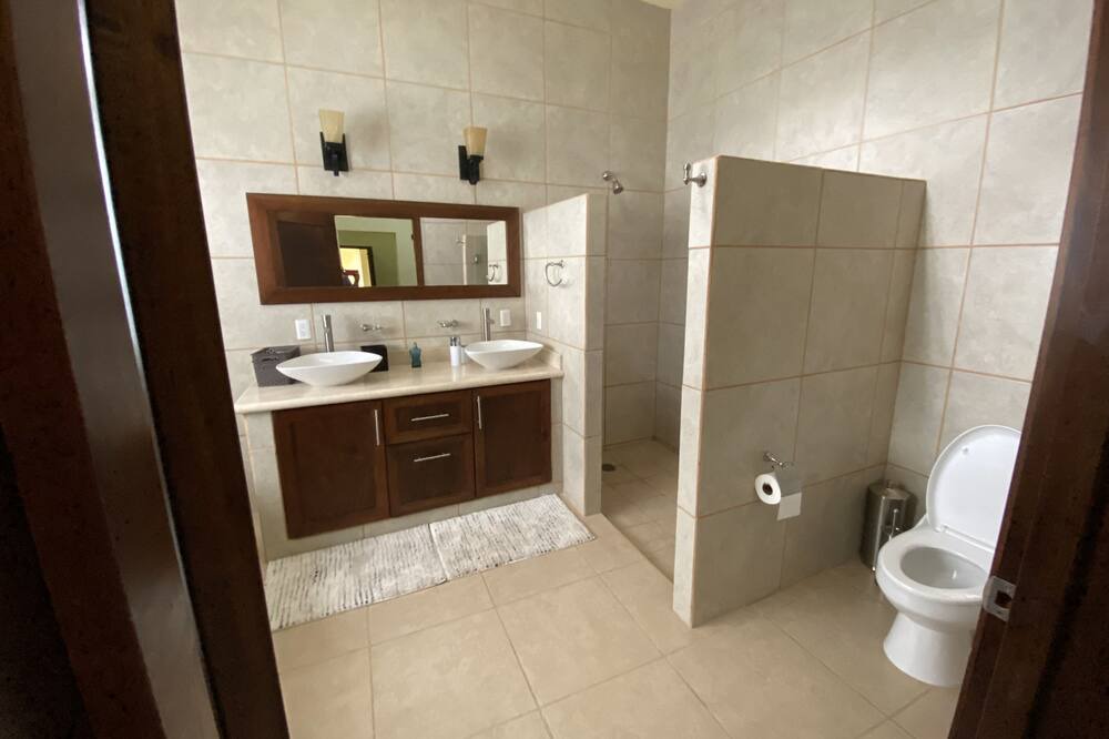 Photo of Bathroom in Riberas del Pilar