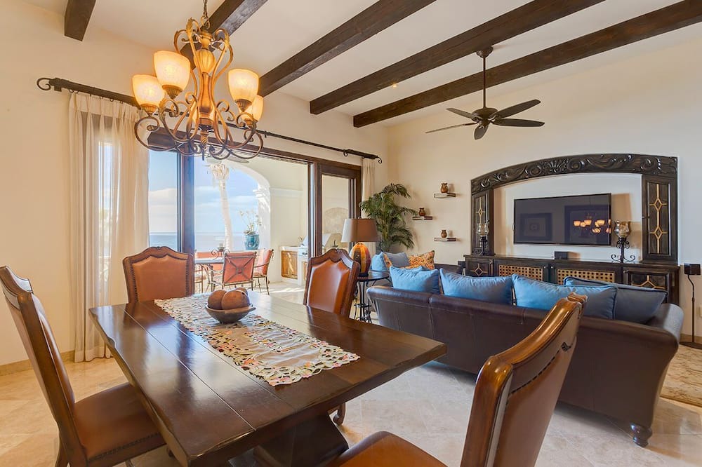 Photo of Livingroom in Buzzards
