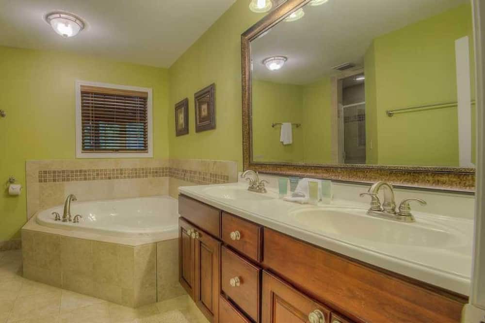 Photo of Bathroom in Blairsville
