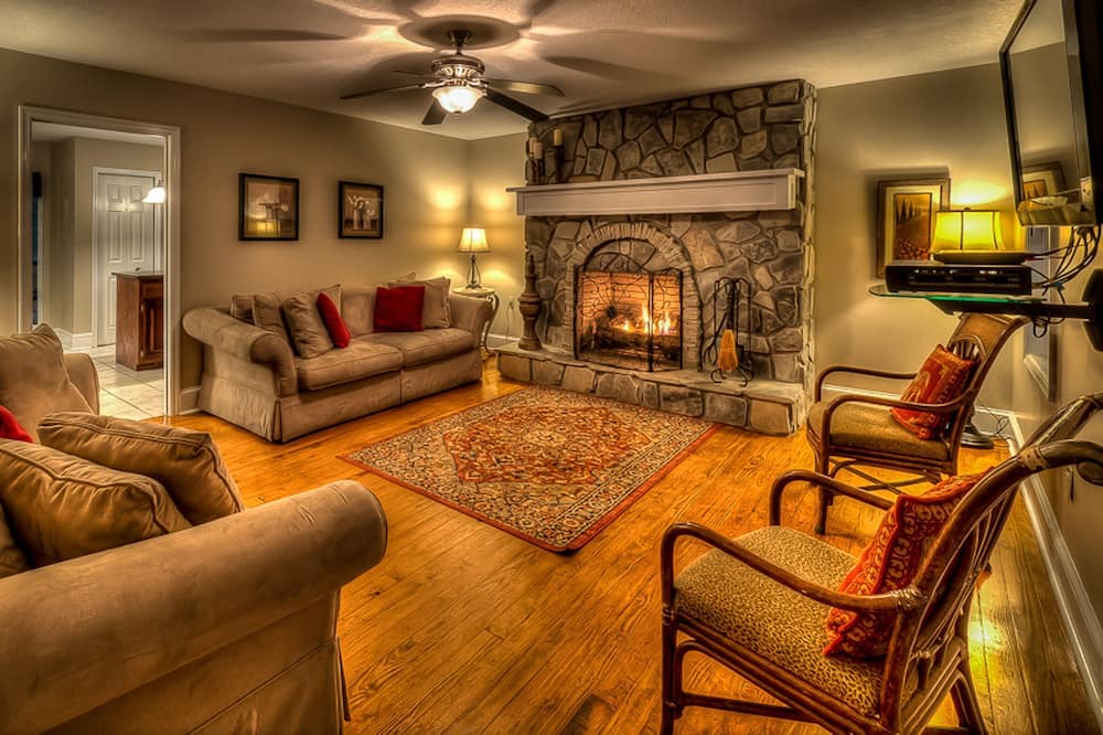 Photo of Livingroom in Blairsville