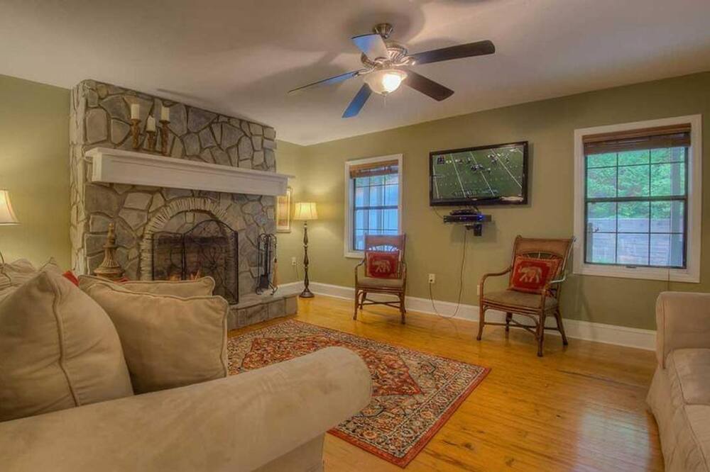 Photo of Livingroom in Blairsville