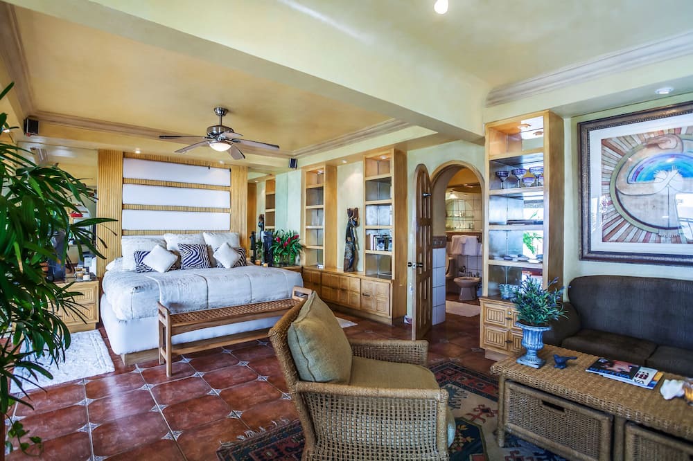 Photo of Livingroom in South Shore Hotel Area