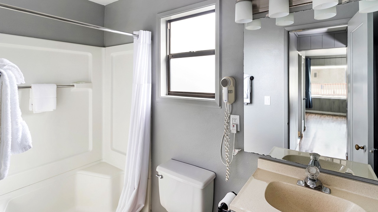 Photo of Bathroom in Lincoln Beach