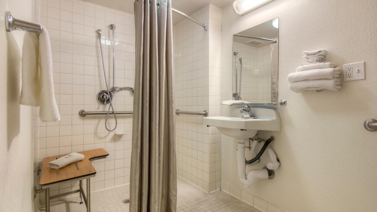 Photo of Bathroom in Lake