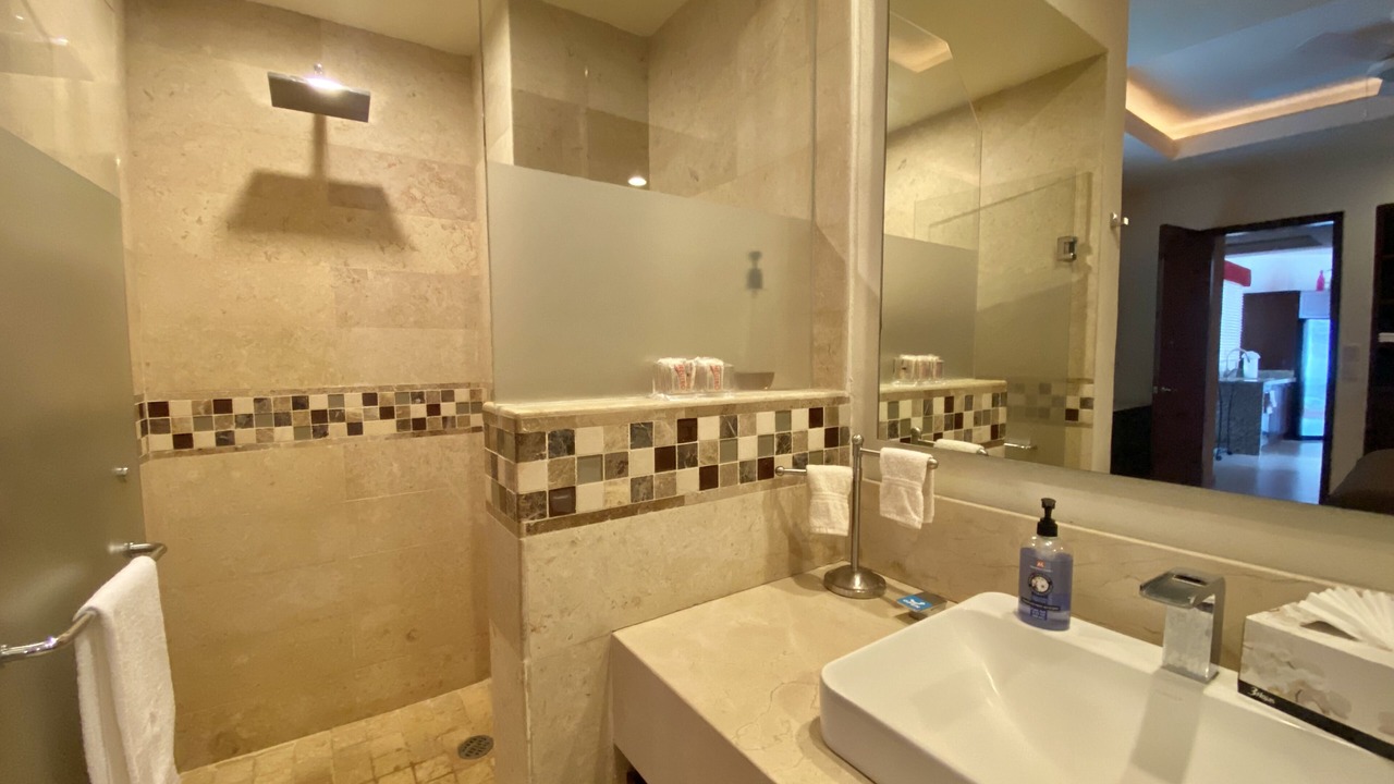 Photo of Bathroom in Romantic Zone