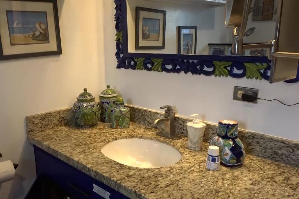 Photo of Bathroom in La Joya