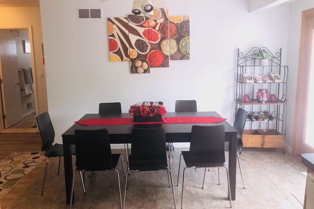 Photo of Livingroom in Royal Oak