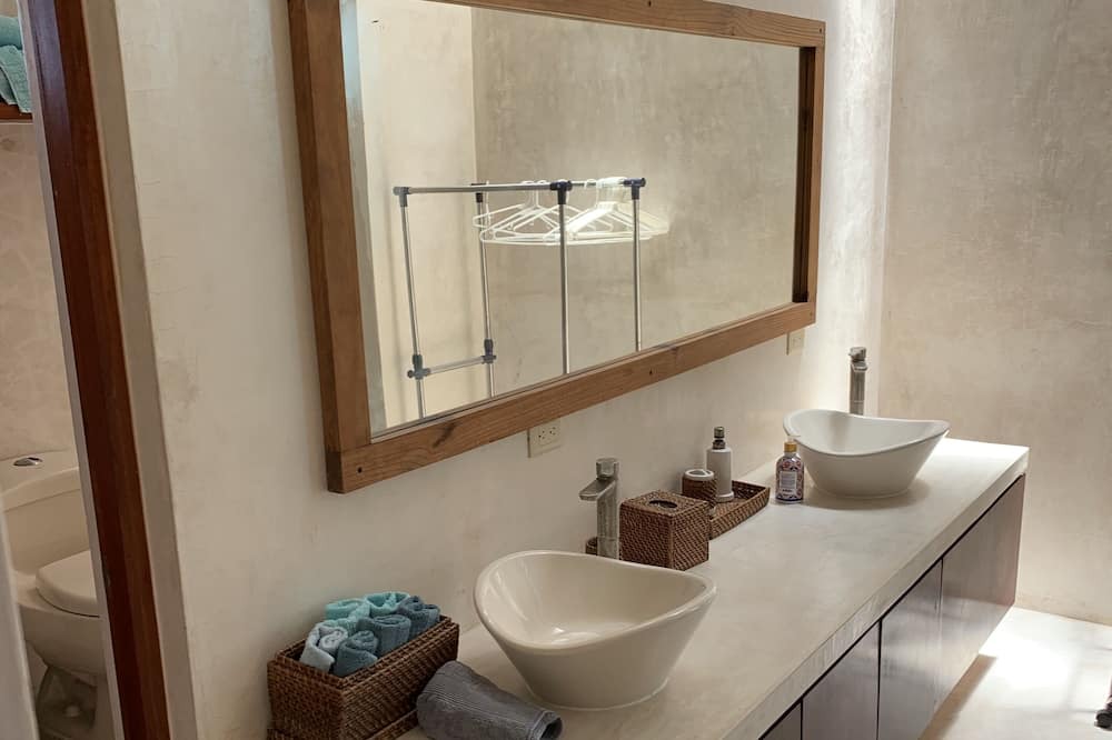 Photo of Bathroom in Miramar