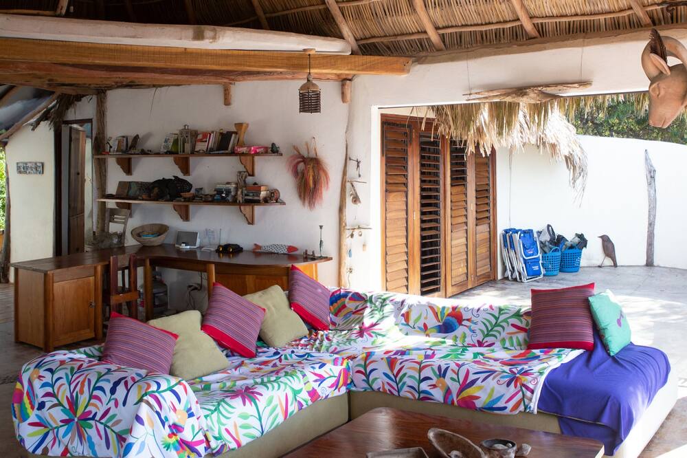 Photo of Livingroom in Mayto