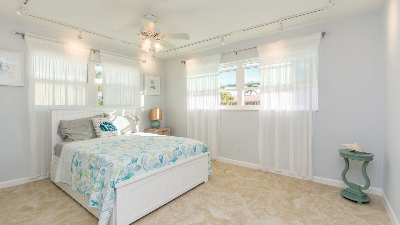 Photo of Bedroom in Garden Isles