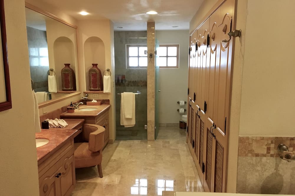 Photo of Bathroom in Los Cabos