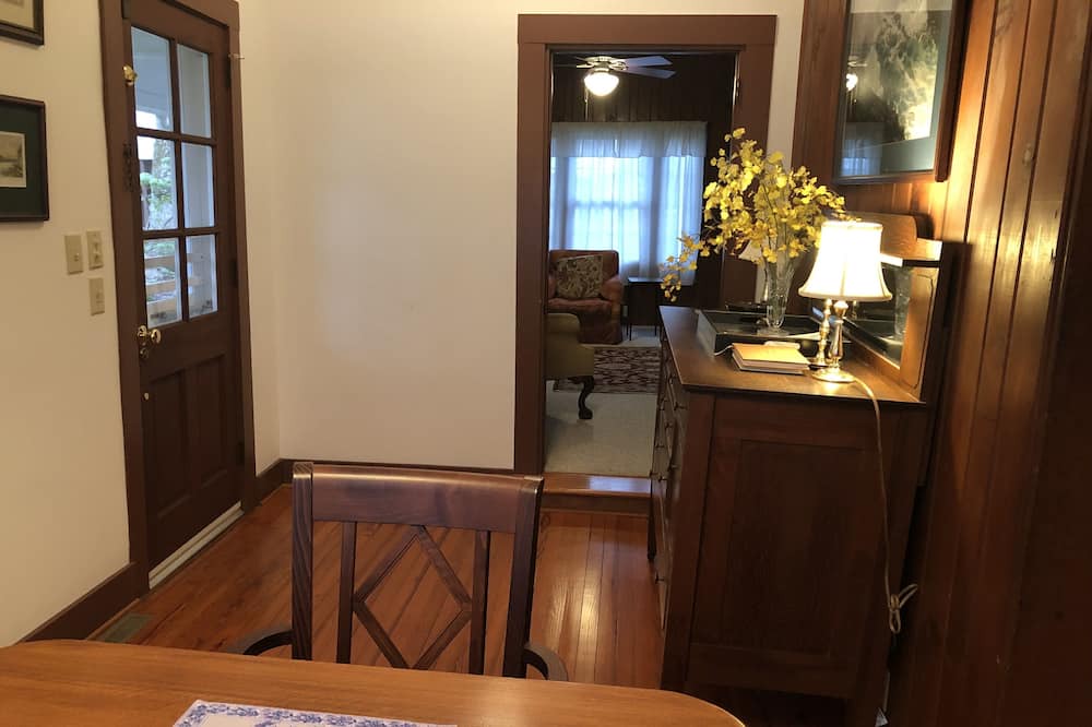 Photo of Livingroom in Laurel Park